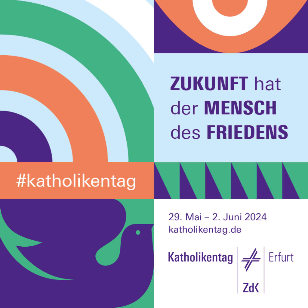 Die Illustration zeigt grafische Elemente des Katholikentags 2024 in Erfurt, zu denen die Friedenstaube, wellenförmige Kreise, ein Auge und mehr gehören. Auf der Grafik steht das Leitwort des Katholikentags: "Zukunft hat der Mensch des Friedens" sowie Informationen zum Veranstaltungsdatum.