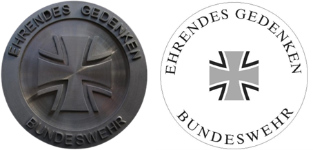 Die Plakette „Ehrendes Gedenken“ gibt es für Gräber von militärischen und zivilen Mitgliedern der Bundeswehr, die im Ehrenmal der Bundeswehr genannt werden und nicht in einem Ehrengrab der Bundeswehr beigesetzt wurden.